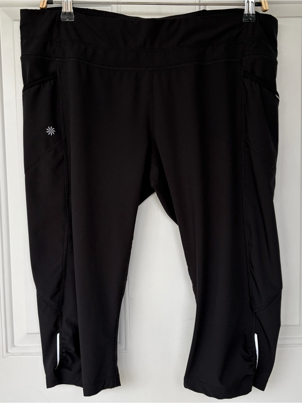 •Athleta• Dobby Be Free Knickers Cropped Athletic Pants - Size XL
